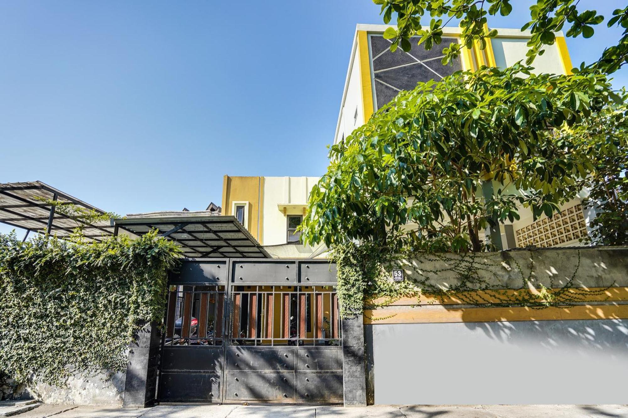 Spot On 91745 Rumah Kost Gresik Syariah Exterior foto