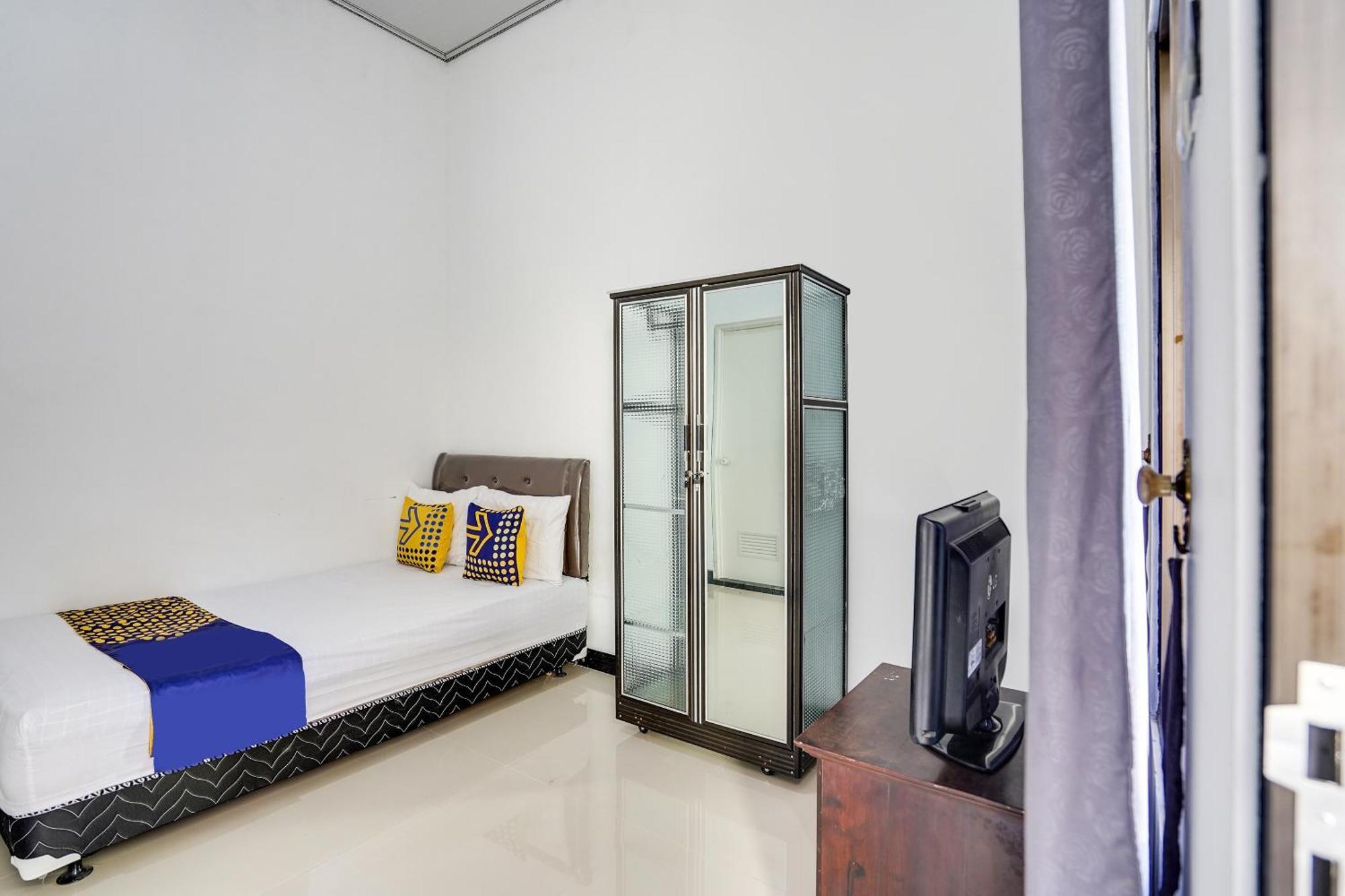 Spot On 91745 Rumah Kost Gresik Syariah Exterior foto