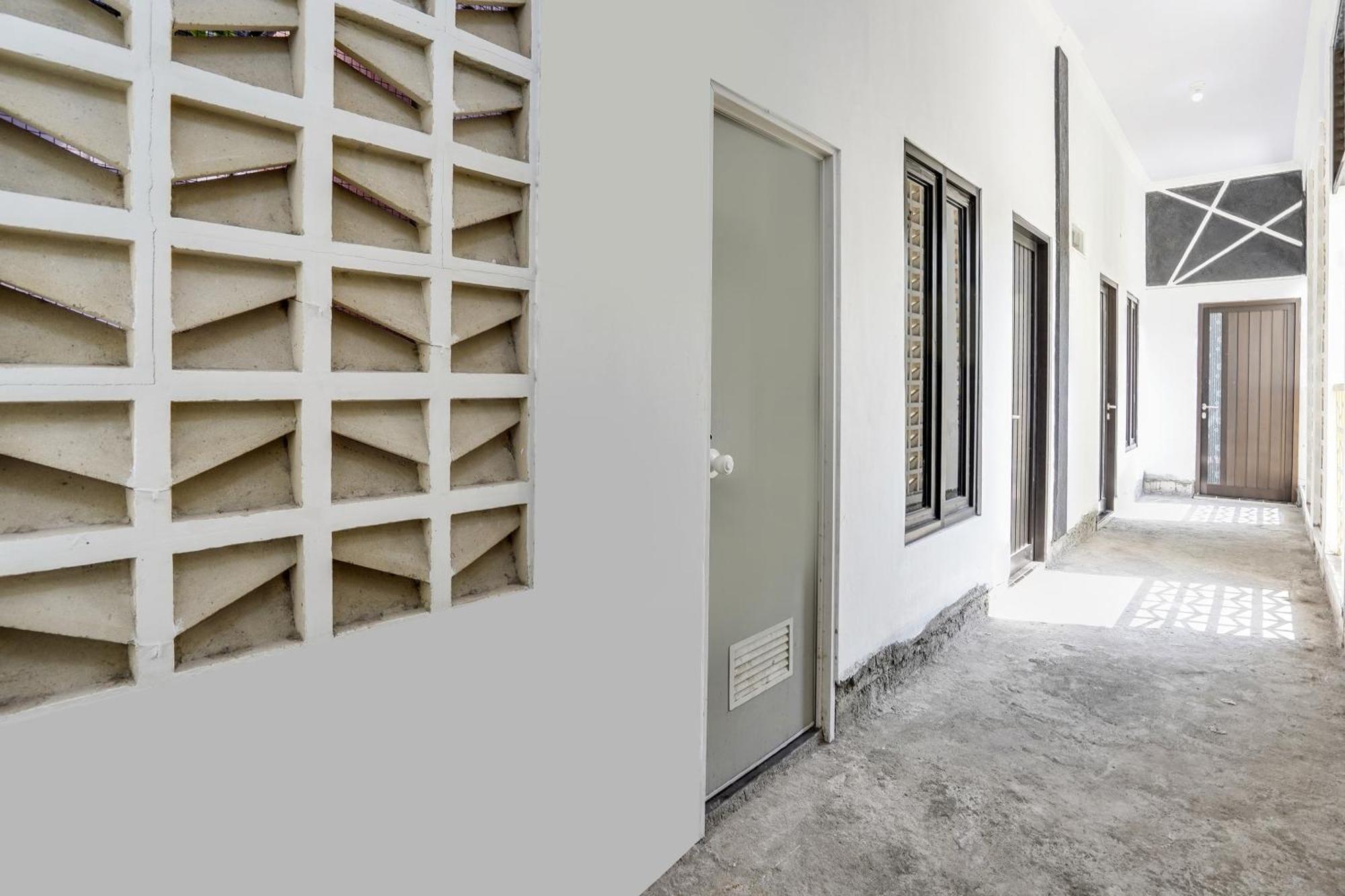 Spot On 91745 Rumah Kost Gresik Syariah Exterior foto